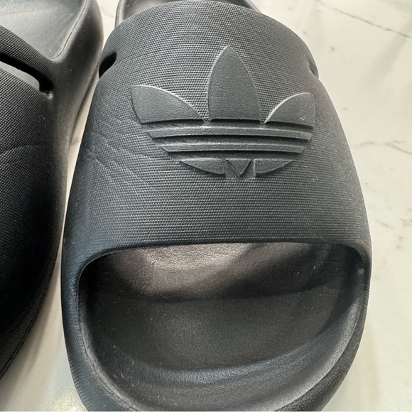 Adidas Boys Adifoam Adilette Pool Beach Slide Strap Sandals 2 - Picture 3 of 9